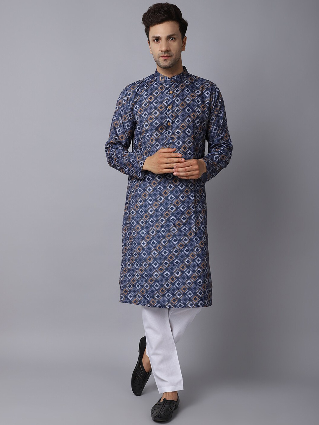 Murta Trends Mandarin Collar Geoemtric Printed Straight Kurta with Pyjamas, Navy blue
Murta Trends Mandarin Collar Geoemtric Printed Straight Kurta with Pyjamas, Navy blue