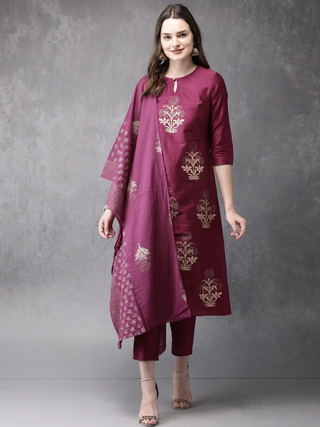 KALINI Ethnic Motifs Embroidered Keyhole Neck Kurta with Trousers & Dupatta, Magenta
KALINI Ethnic Motifs Embroidered Keyhole Neck Kurta with Trousers & Dupatta, Magenta