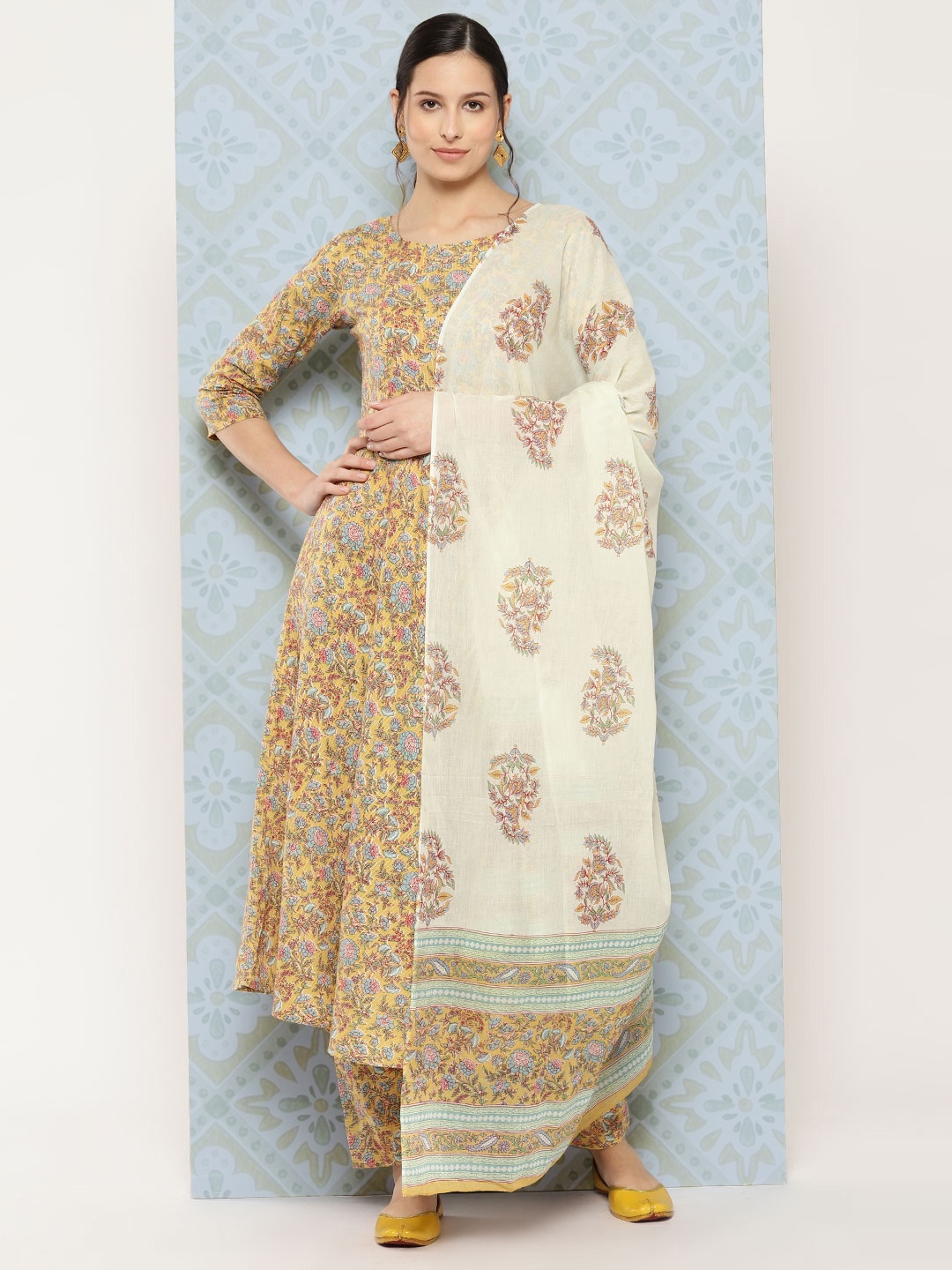 Nayo Women Floral Printed Regular Pure Cotton Kurta with Trousers & Dupatta, Mustard
Nayo Women Floral Printed Regular Pure Cotton Kurta with Trousers & Dupatta, Mustard