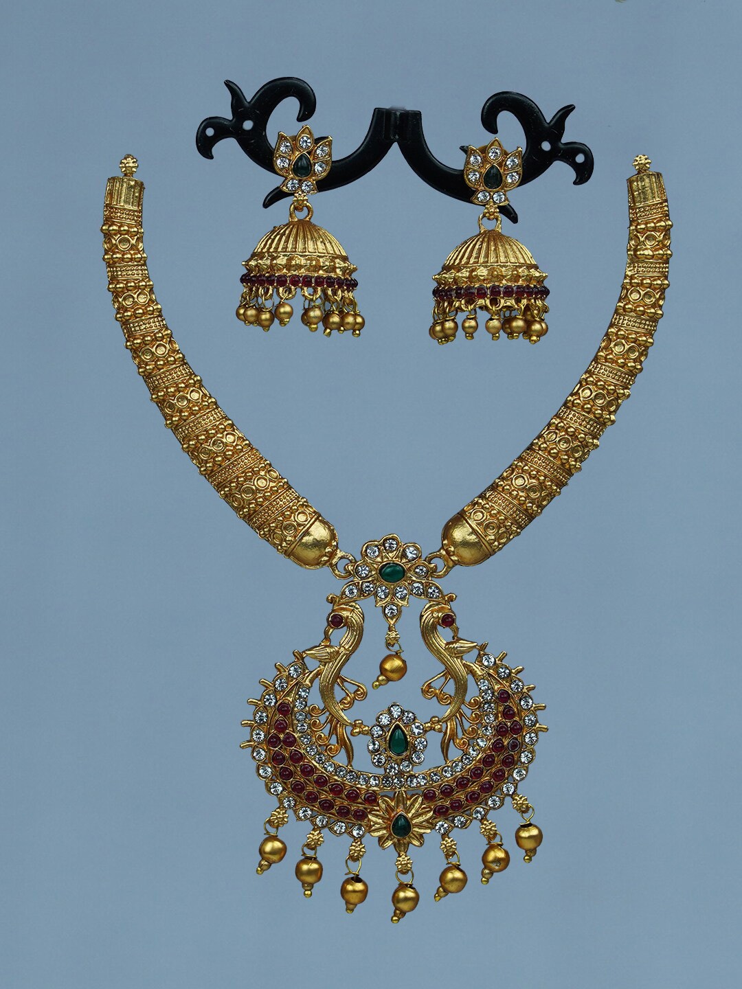 Diksha collection Gold-Plated Stone-Studded & Pearl Beaded Matte Finish Jewellery Set
Diksha collection Gold-Plated Stone-Studded & Pearl Beaded Matte Finish Jewellery Set