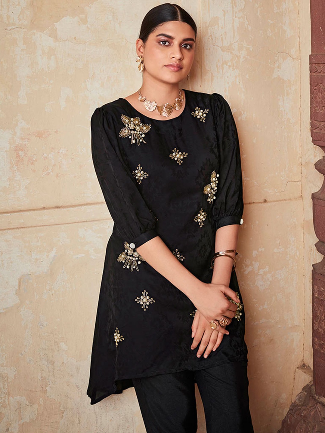 Jaipur Kurti Black Floral Embroidered Regular Beads and Stones Kurta With Trousers
Jaipur Kurti Black Floral Embroidered Regular Beads and Stones Kurta With Trousers