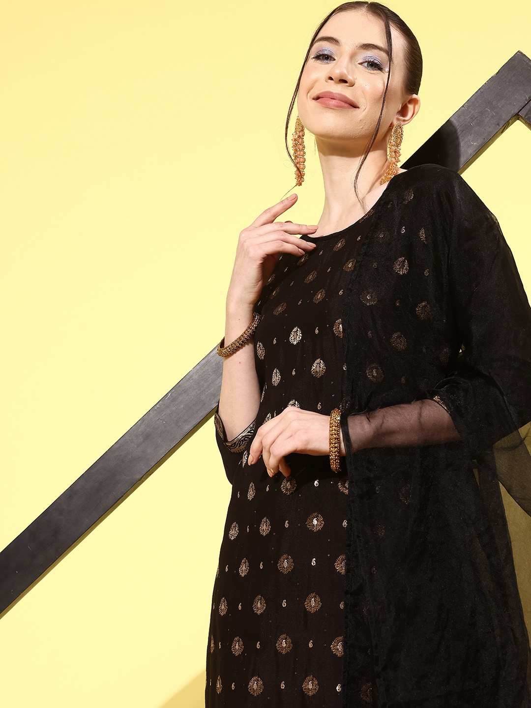 Sangria Women Ethnic Motifs Regular Kurta with Trousers & With Dupatta, Black
Sangria Women Ethnic Motifs Regular Kurta with Trousers & With Dupatta, Black