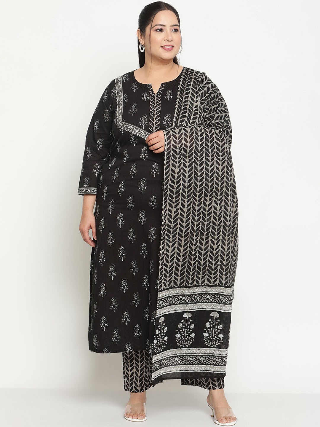 Sringam Plus Size Floral Printed Pure Cotton Kurta With Trousers & Dupatta, Black
Sringam Plus Size Floral Printed Pure Cotton Kurta With Trousers & Dupatta, Black