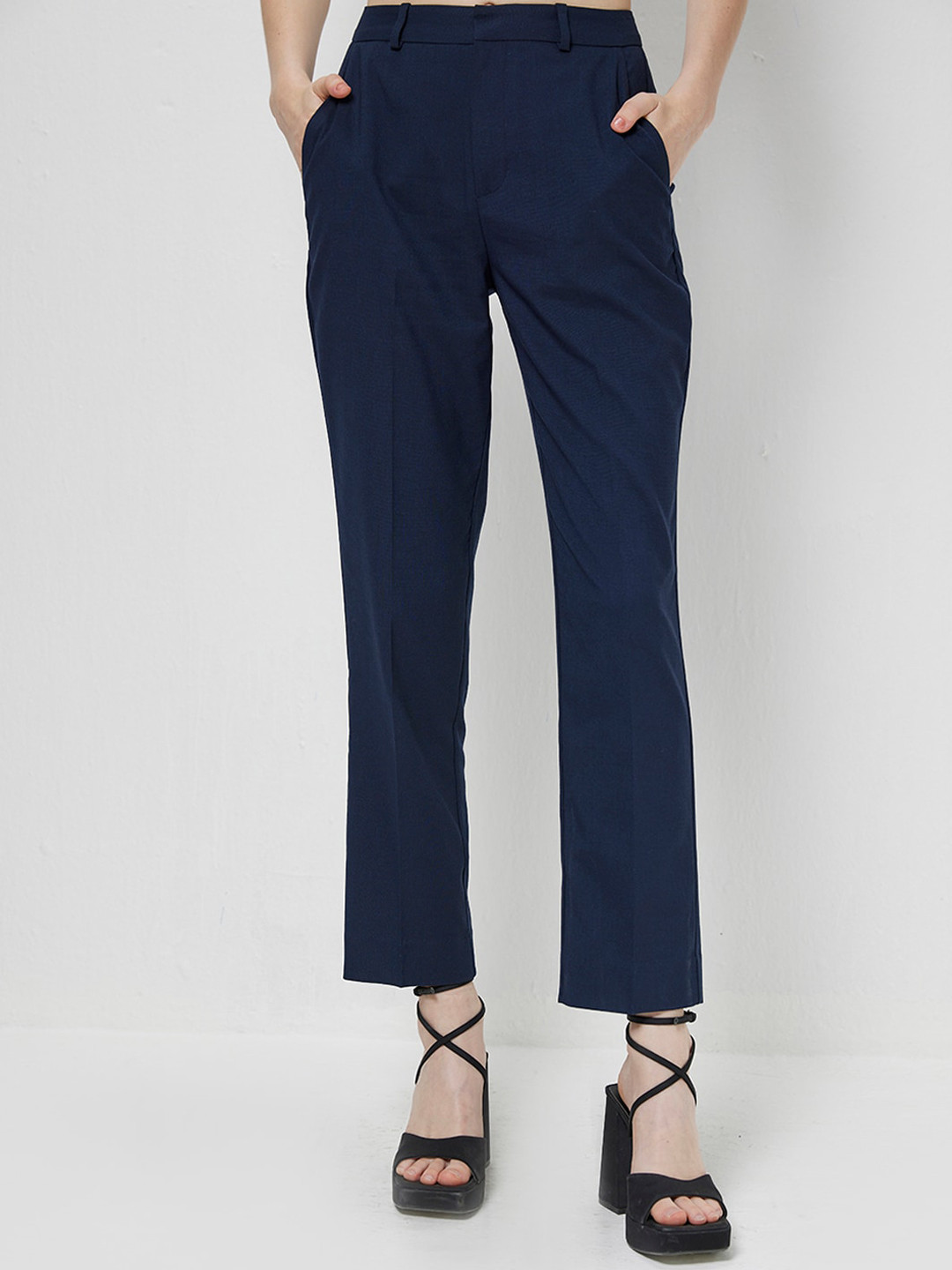 COVER STORY Women Tailored Slim Fit High-Rise Formal Trousers, Navy blue 
COVER STORY Women Tailored Slim Fit High-Rise Formal Trousers, Navy blue