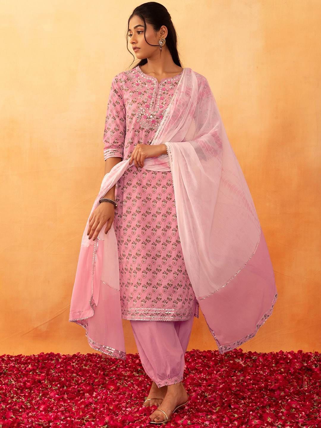 Rang by Indya Floral Printed Regular Pure Cotton Ktraight Kurta & Salwar With Dupatta, Pink
Rang by Indya Floral Printed Regular Pure Cotton Ktraight Kurta & Salwar With Dupatta, Pink