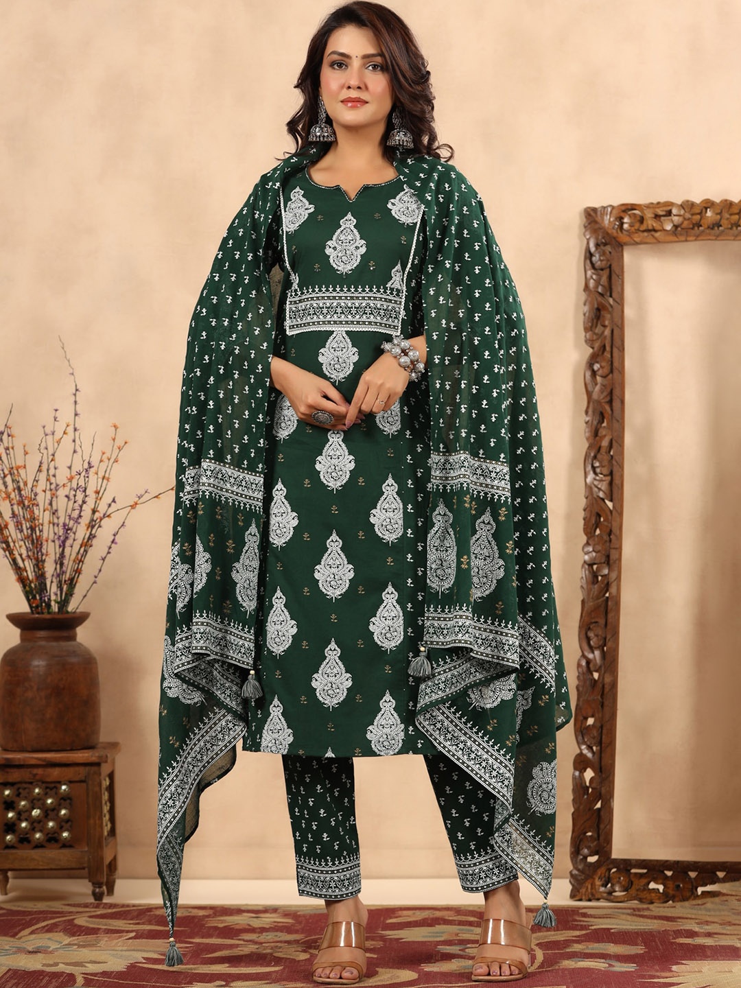 PIROH Ethnic Motifs Printed Pure Cotton Kurta With Trousers & With Dupatta, Green
PIROH Ethnic Motifs Printed Pure Cotton Kurta With Trousers & With Dupatta, Green
