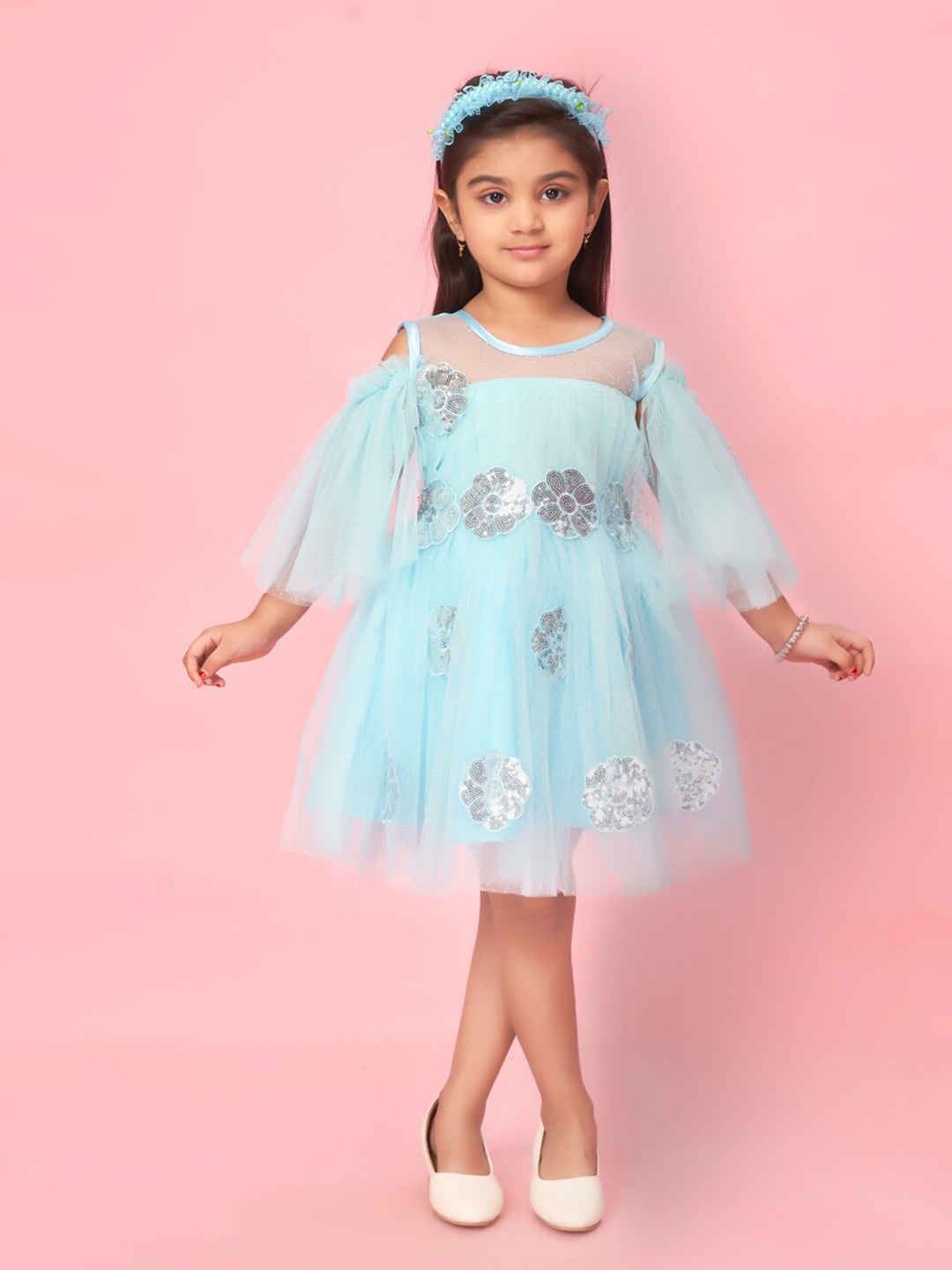 Muhuratam Girls Floral Embellished Cold-Shoulder Sleeves Net Fit & Flare Dress, Turquoise blue
Muhuratam Girls Floral Embellished Cold-Shoulder Sleeves Net Fit & Flare Dress, Turquoise blue