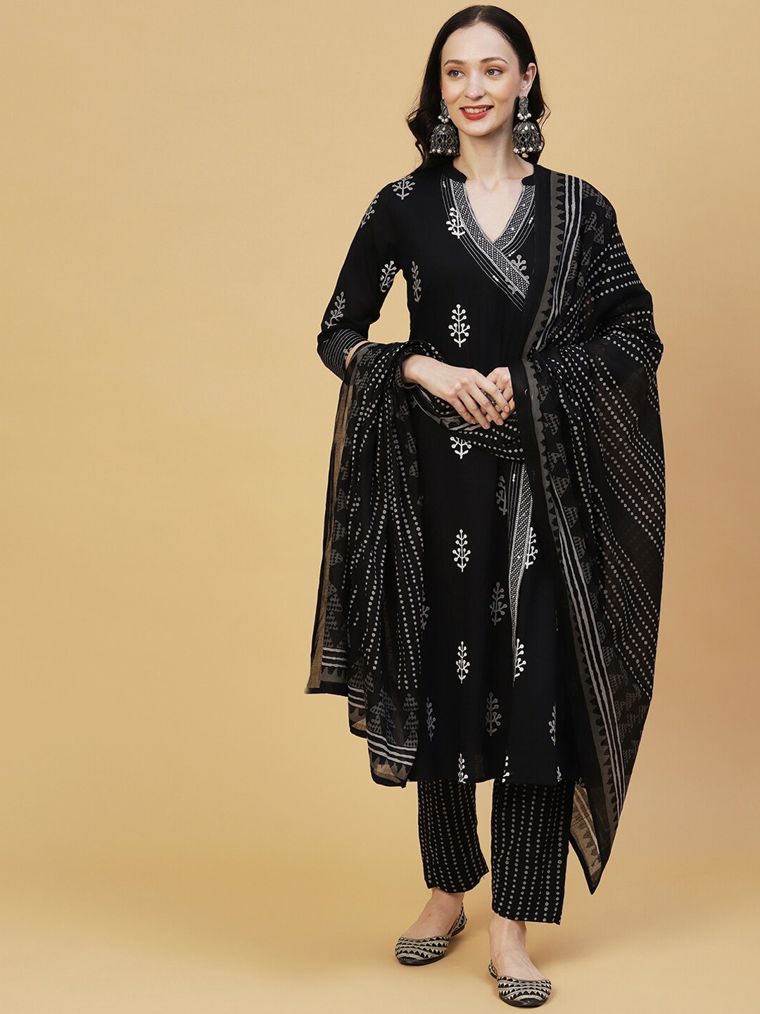 FASHOR Black Ethnic Motifs Printed Angrakha Pure Cotton Kurta with Trousers & Dupatta
FASHOR Black Ethnic Motifs Printed Angrakha Pure Cotton Kurta with Trousers & Dupatta