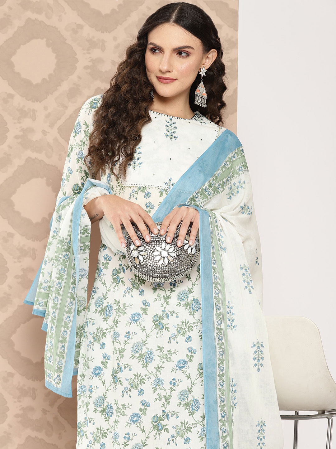 Yufta Women Floral Printed Regular Gotta Patti Pure Cotton Kurta with Trousers & Dupatta, White
Yufta Women Floral Printed Regular Gotta Patti Pure Cotton Kurta with Trousers & Dupatta, White