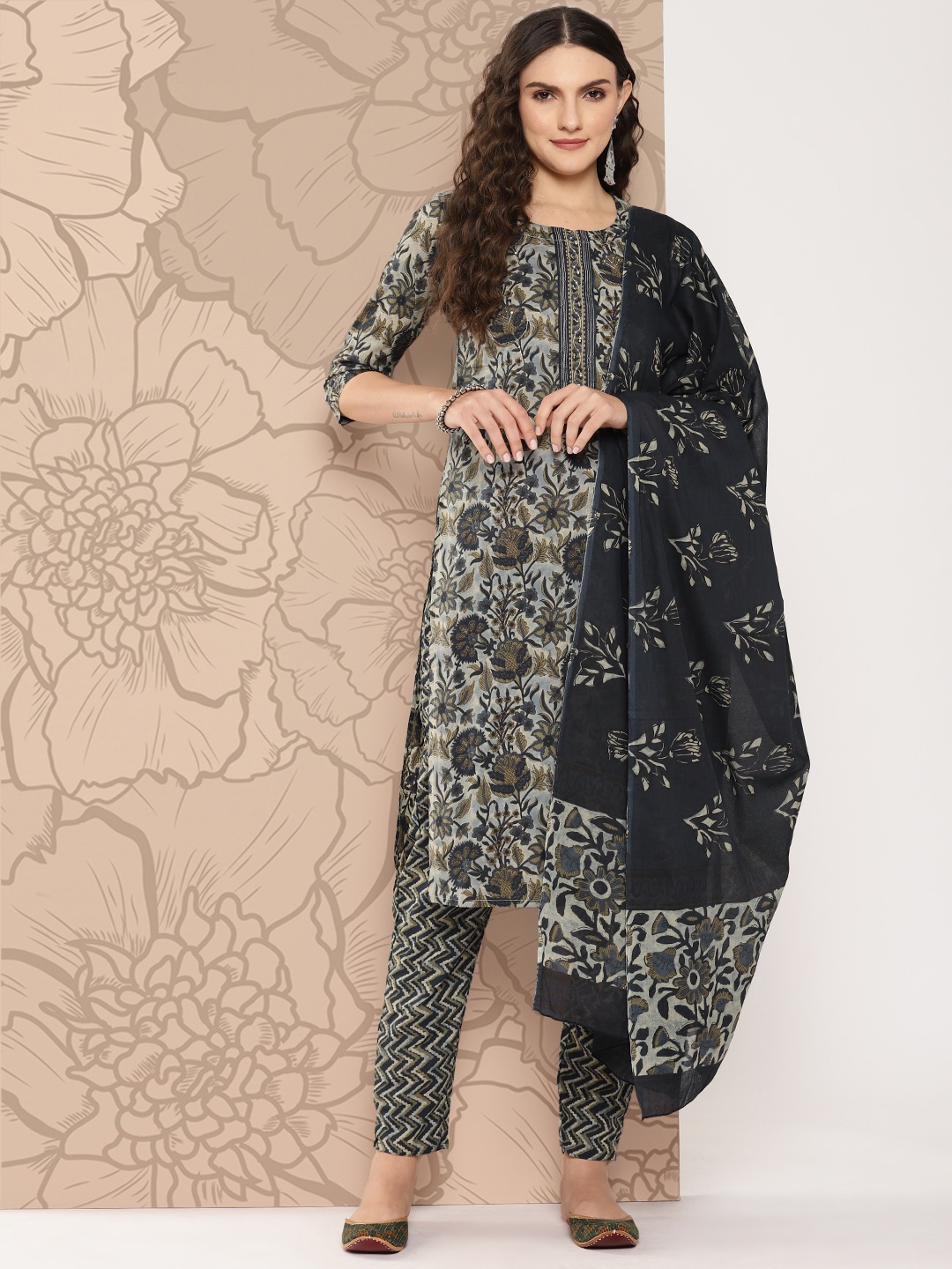 Yufta Women Floral Printed Regular Sequinned Pure Cotton Kurta with Trousers & Dupatta, Green
Yufta Women Floral Printed Regular Sequinned Pure Cotton Kurta with Trousers & Dupatta, Green