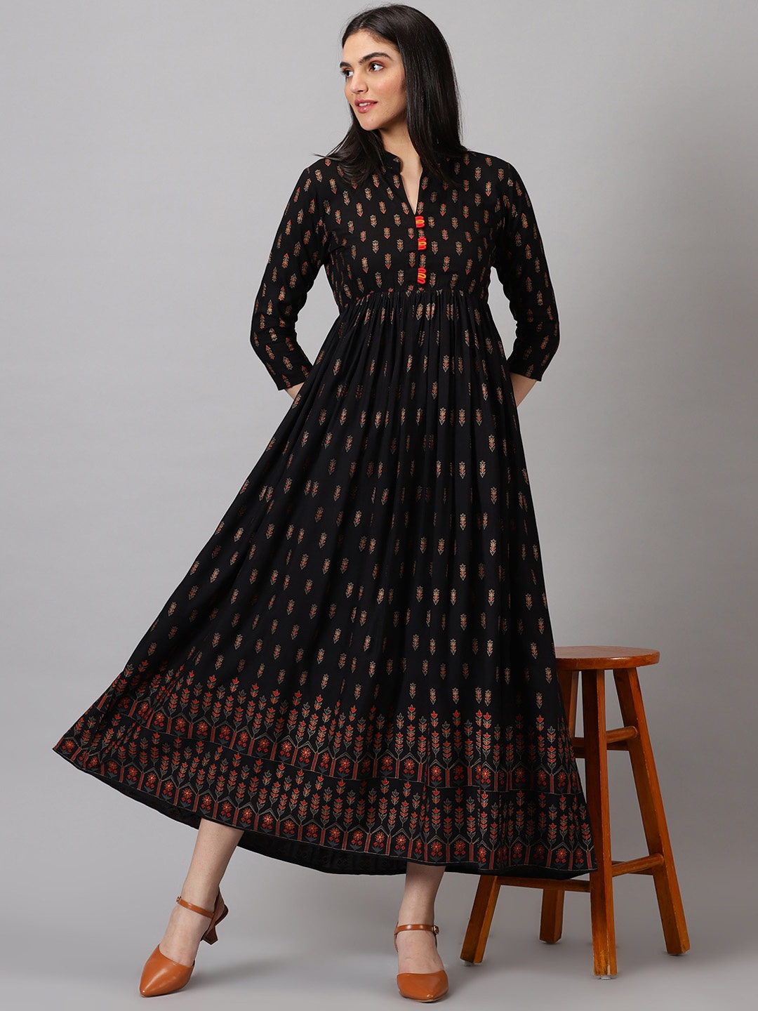 PURSHOTTAM WALA Ethnic Motifs Printed Mandarin Collar Foil Print Anarkali Kurta, Black
PURSHOTTAM WALA Ethnic Motifs Printed Mandarin Collar Foil Print Anarkali Kurta, Black
