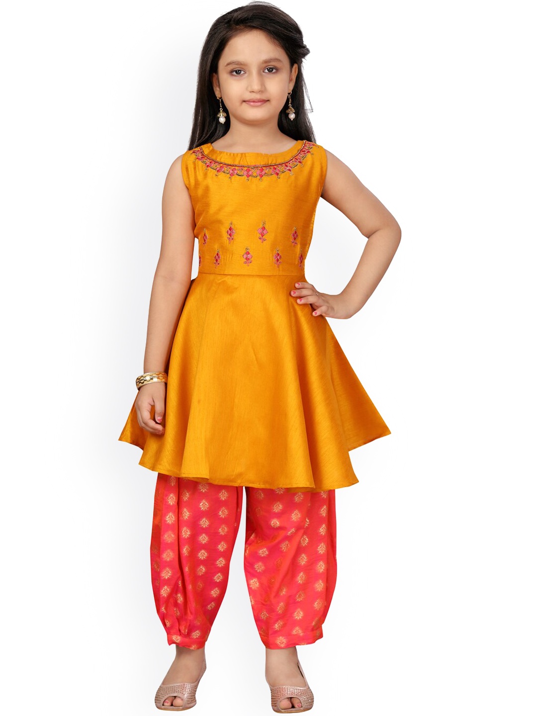 BAESD Ethnic Motifs Embroidered Empire Thread Work Pure Silk Kurta with Salwar, Yellow
BAESD Ethnic Motifs Embroidered Empire Thread Work Pure Silk Kurta with Salwar, Yellow