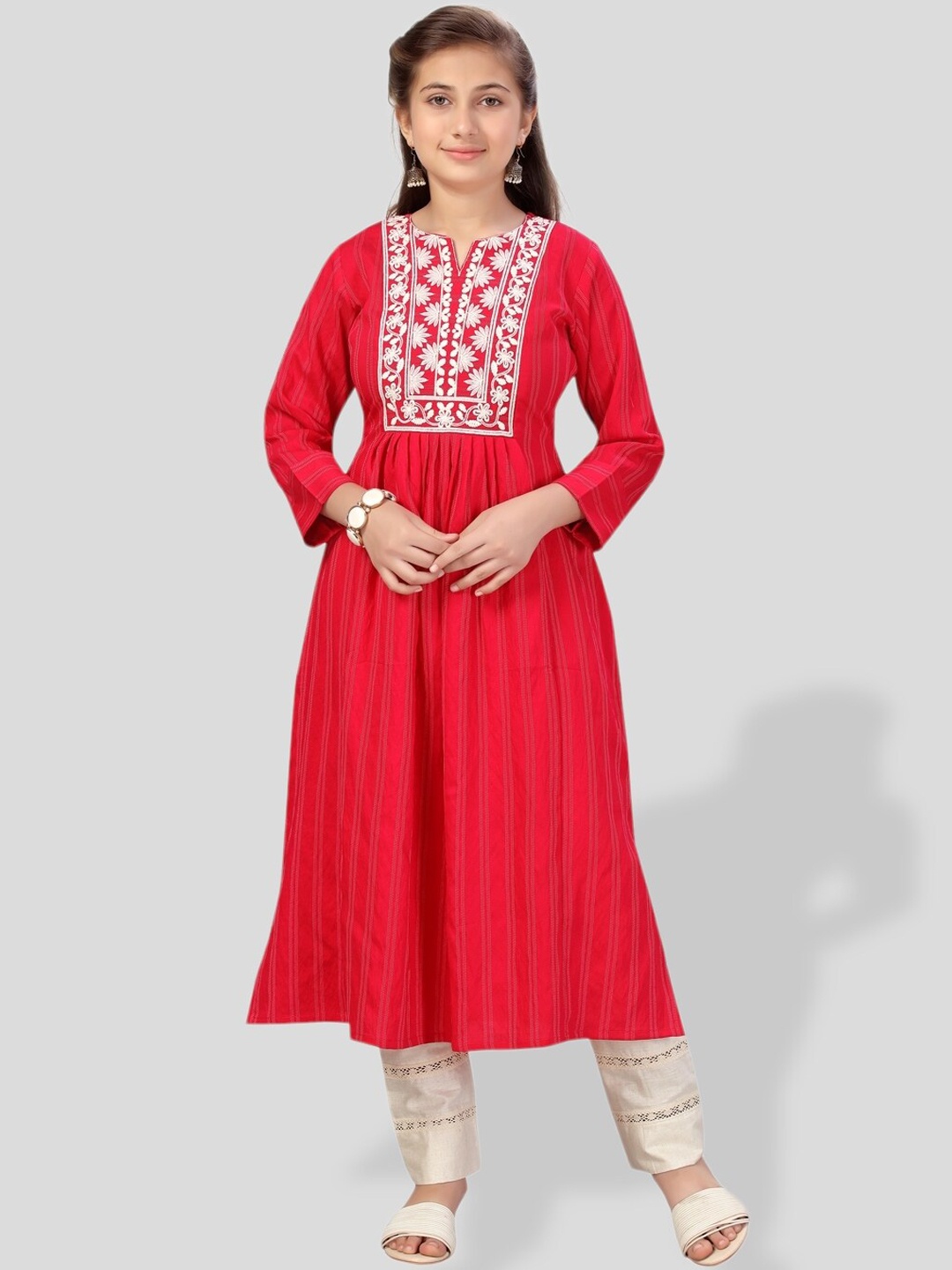 BAESD Girls Ethnic Motifs Yoke Design Regular Thread Work Pure Cotton Kurta With Trousers, Pink
BAESD Girls Ethnic Motifs Yoke Design Regular Thread Work Pure Cotton Kurta With Trousers, Pink