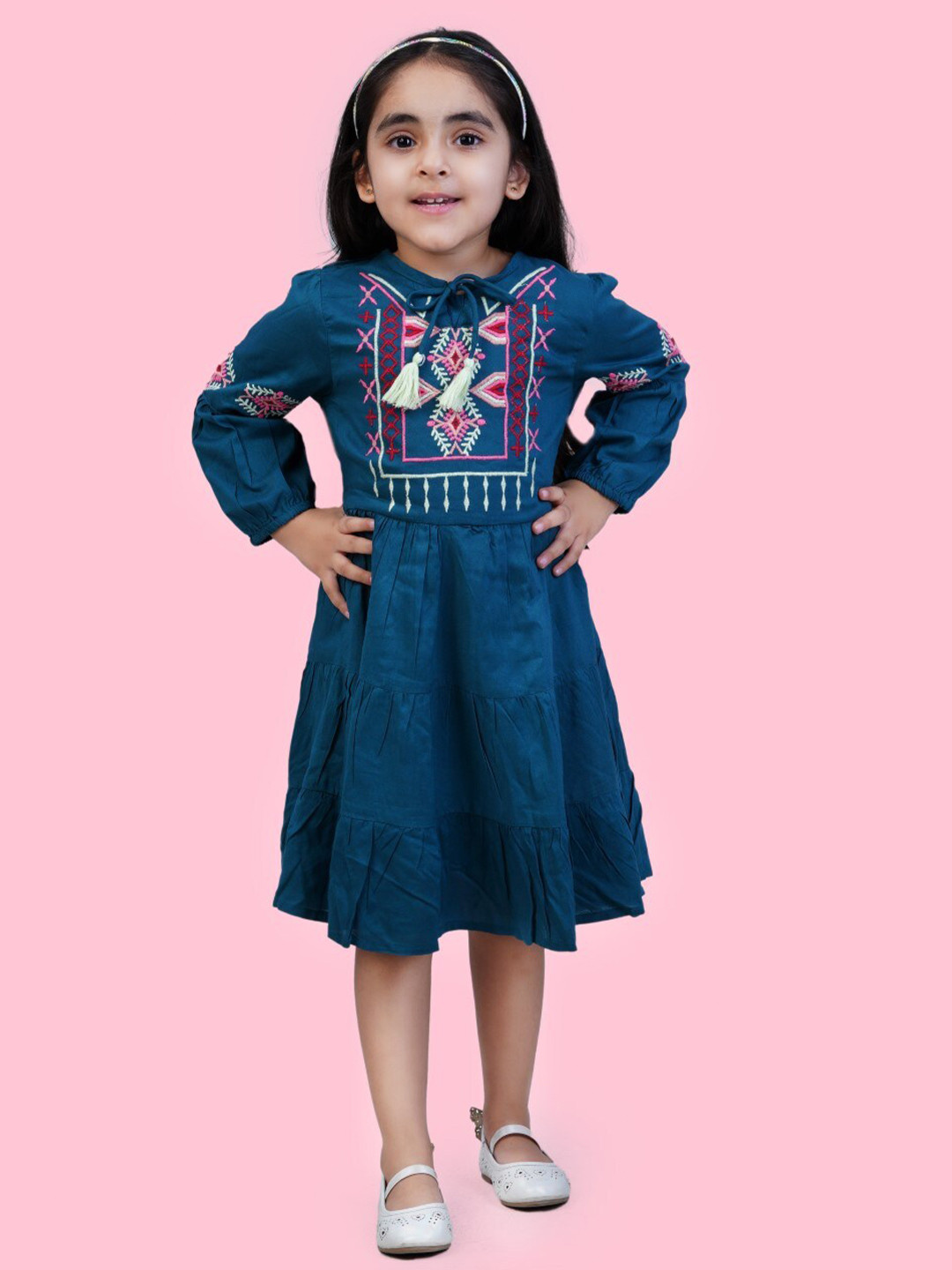 Bella Moda Girls Ethnic Motifs Embroidered Pure Cotton A-Line Midi Dress, Navy blue
Bella Moda Girls Ethnic Motifs Embroidered Pure Cotton A-Line Midi Dress, Navy blue