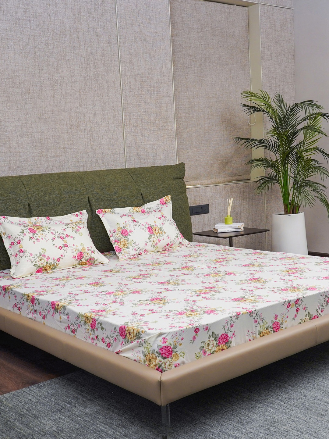 URBAN SPACE Serene Cream-Coloured Floral Cotton 200 TC King Bedsheet With 2 Pillow Covers
URBAN SPACE Serene Cream-Coloured Floral Cotton 200 TC King Bedsheet With 2 Pillow Covers