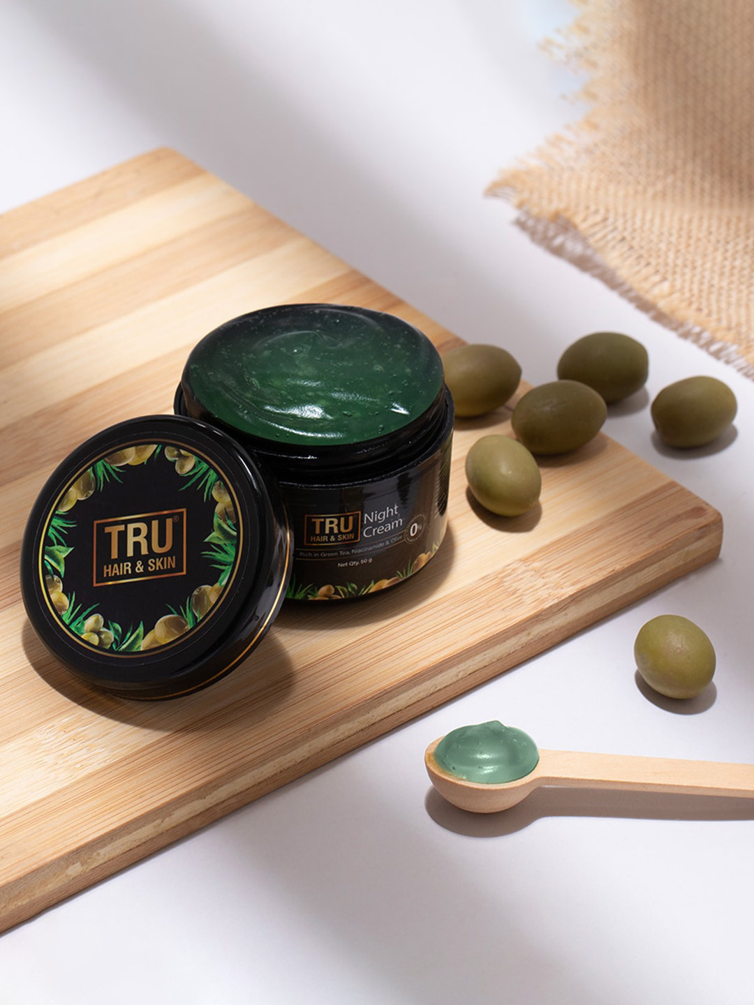 TRU HAIR Night Cream with Green Tea & Niacinamide For Acne & Hyperpigmentation - 50g 
TRU HAIR Night Cream with Green Tea & Niacinamide For Acne & Hyperpigmentation - 50g