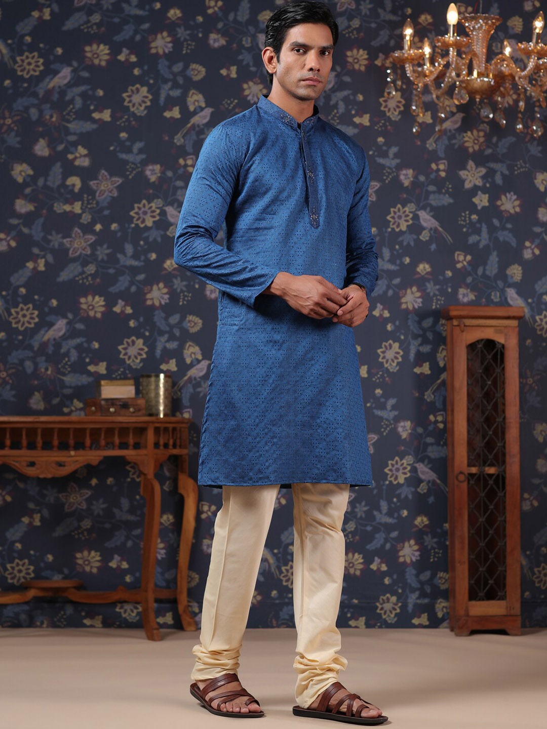 House of Pataudi Ethnic Motifs Printed Thread Work Regular Kurta with Churidar, Navy blue
House of Pataudi Ethnic Motifs Printed Thread Work Regular Kurta with Churidar, Navy blue