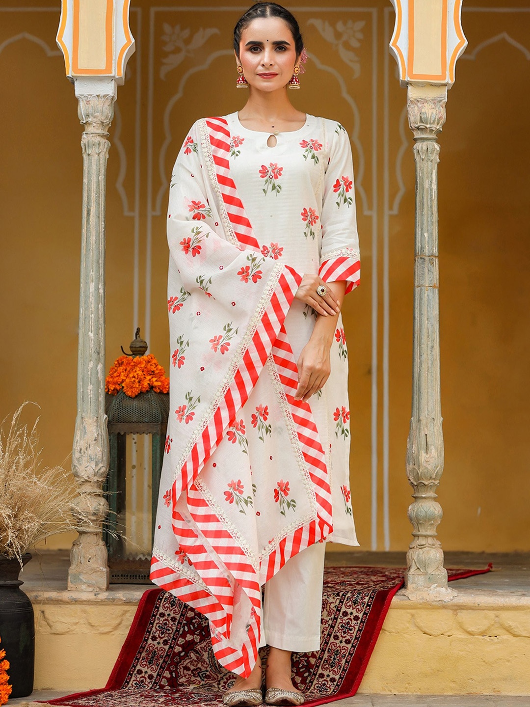 GILLORI Floral Printed Mirror Work Chanderi Cotton Kurta with Trousers & With Dupatta, White
GILLORI Floral Printed Mirror Work Chanderi Cotton Kurta with Trousers & With Dupatta, White