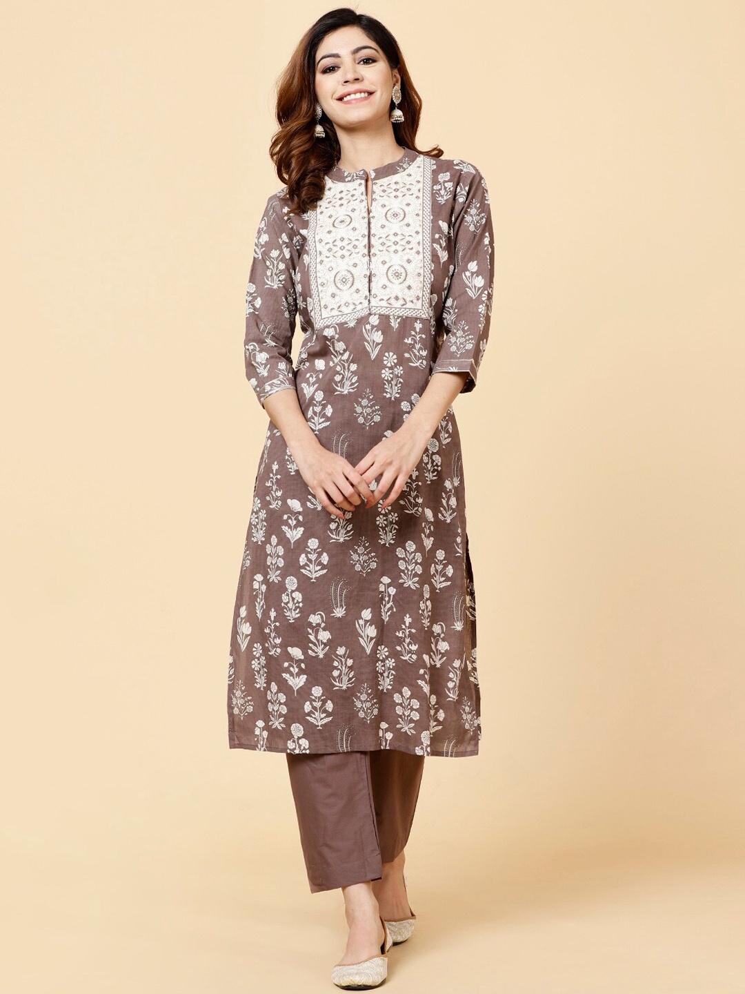 Meena Bazaar Ethnic Motifs Printed Mirror Work Detail Straight Kurta with Trousers, Brown
Meena Bazaar Ethnic Motifs Printed Mirror Work Detail Straight Kurta with Trousers, Brown