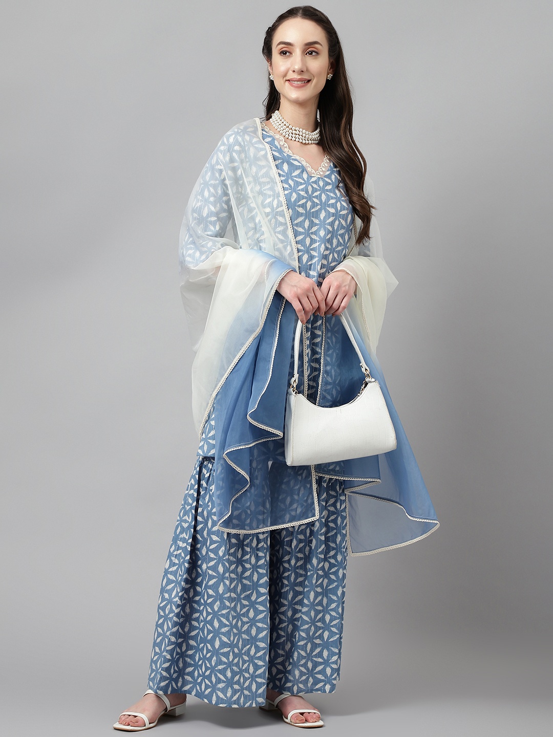 FIORRA Geometric Printed Regular Pure Cotton Kurta With Sharara & With Dupatta, Blue
FIORRA Geometric Printed Regular Pure Cotton Kurta With Sharara & With Dupatta, Blue