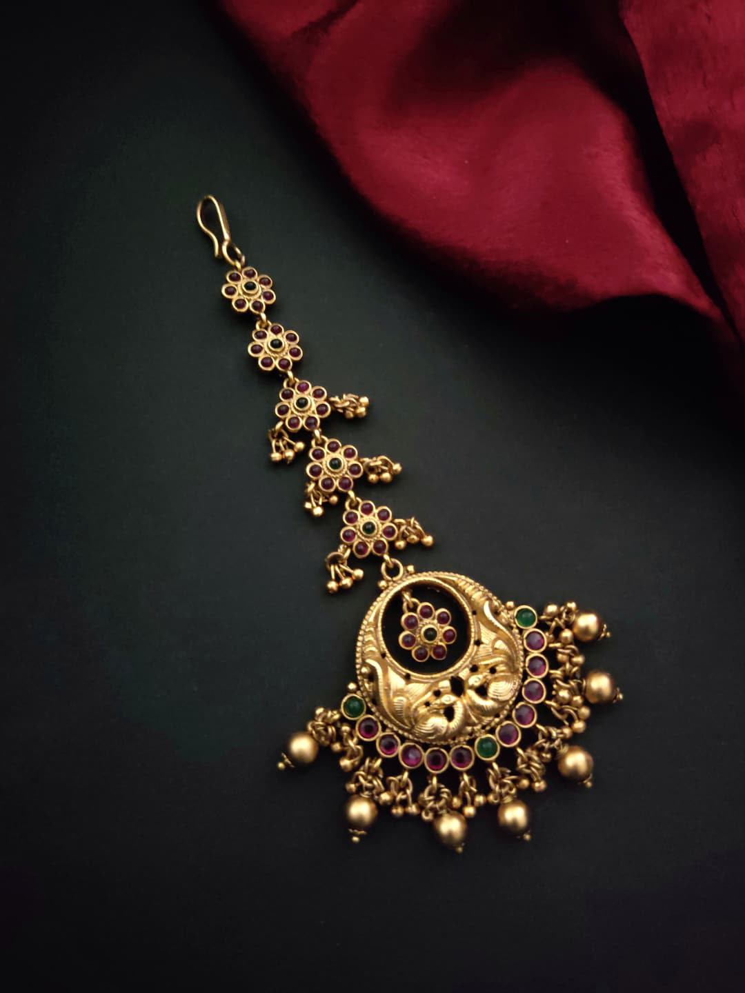 Pihtara Jewels Gold-Plated Stone-Studded Beaded Maang Tikka Head Jewellery
Pihtara Jewels Gold-Plated Stone-Studded Beaded Maang Tikka Head Jewellery