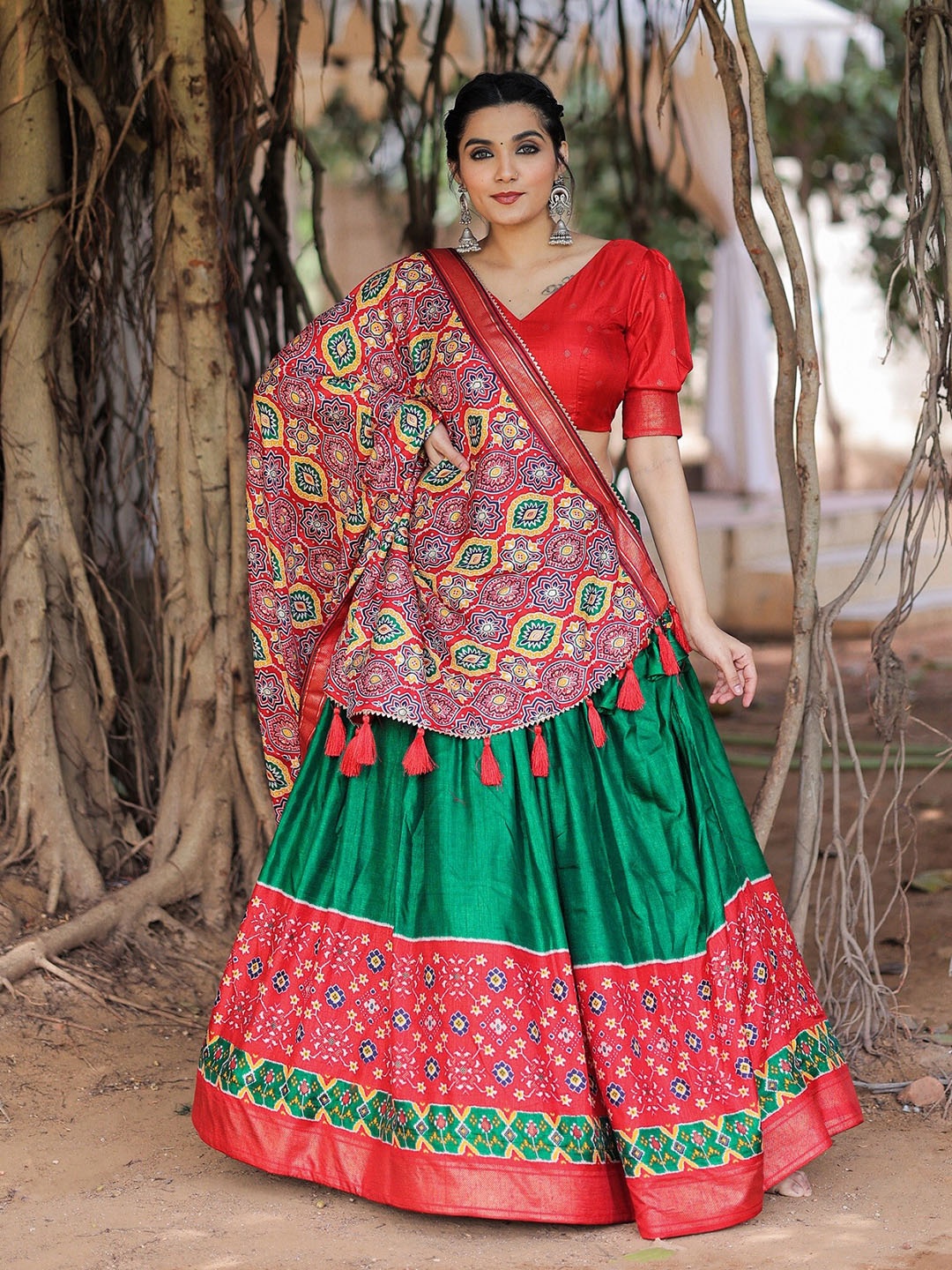 LOOKNBOOK ART Foil Printed Semi-Stitched Lehenga & Unstitched Blouse With Dupatta, Green
LOOKNBOOK ART Foil Printed Semi-Stitched Lehenga & Unstitched Blouse With Dupatta, Green