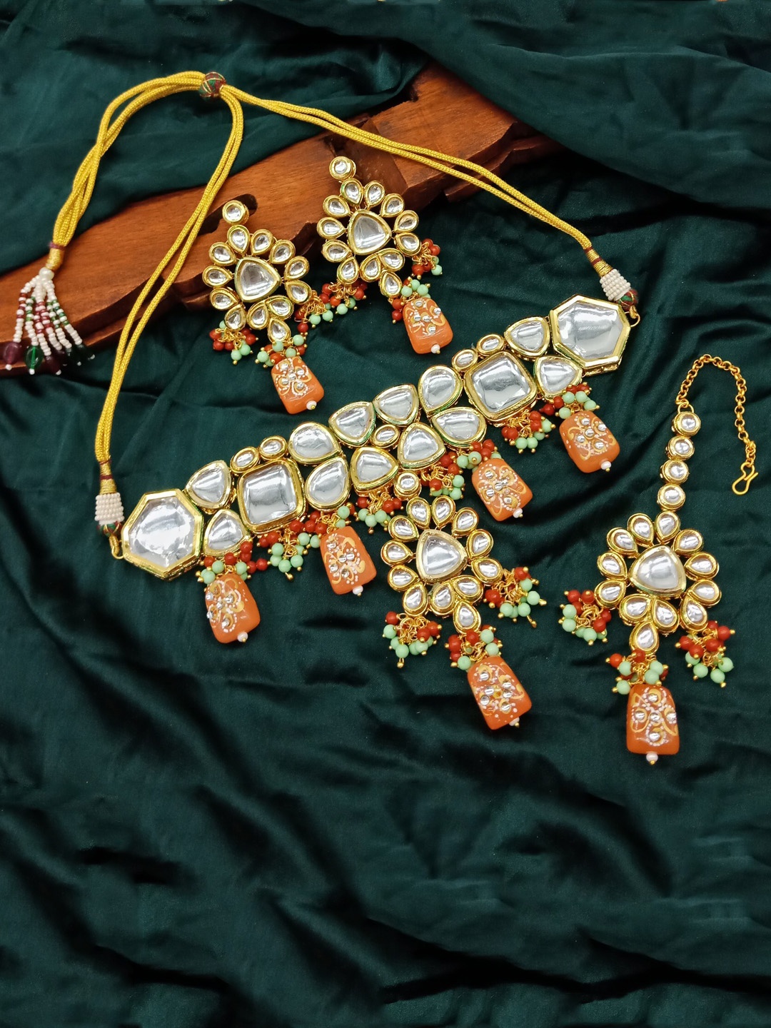 AASHISH IMITATION Gold-Plated Kundan Studded Necklace With Earrnings & Maang Tikka Set
AASHISH IMITATION Gold-Plated Kundan Studded Necklace With Earrnings & Maang Tikka Set