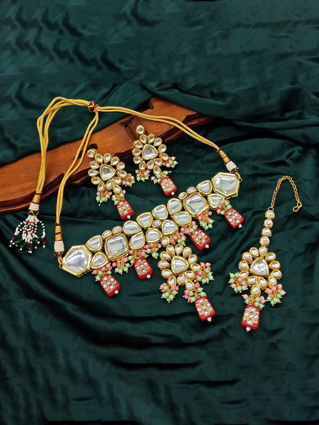 AASHISH IMITATION Gold-Plated Kundan-Studded Necklace With Earrnings & Maang Tikka Set
AASHISH IMITATION Gold-Plated Kundan-Studded Necklace With Earrnings & Maang Tikka Set