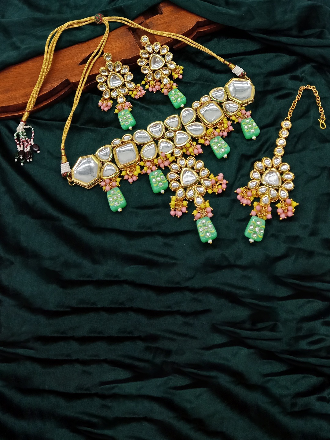 AASHISH IMITATION Gold-Plated Kundan-Studded Necklace With Earrnings & Maang Tikka Set
AASHISH IMITATION Gold-Plated Kundan-Studded Necklace With Earrnings & Maang Tikka Set