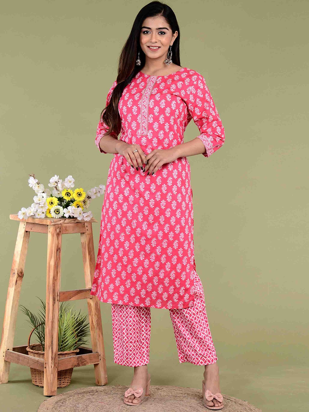 Meena Bazaar Ethnic Motifs Printed Regular Sequinned Kurta with Trousers & Dupatta, Pink
Meena Bazaar Ethnic Motifs Printed Regular Sequinned Kurta with Trousers & Dupatta, Pink