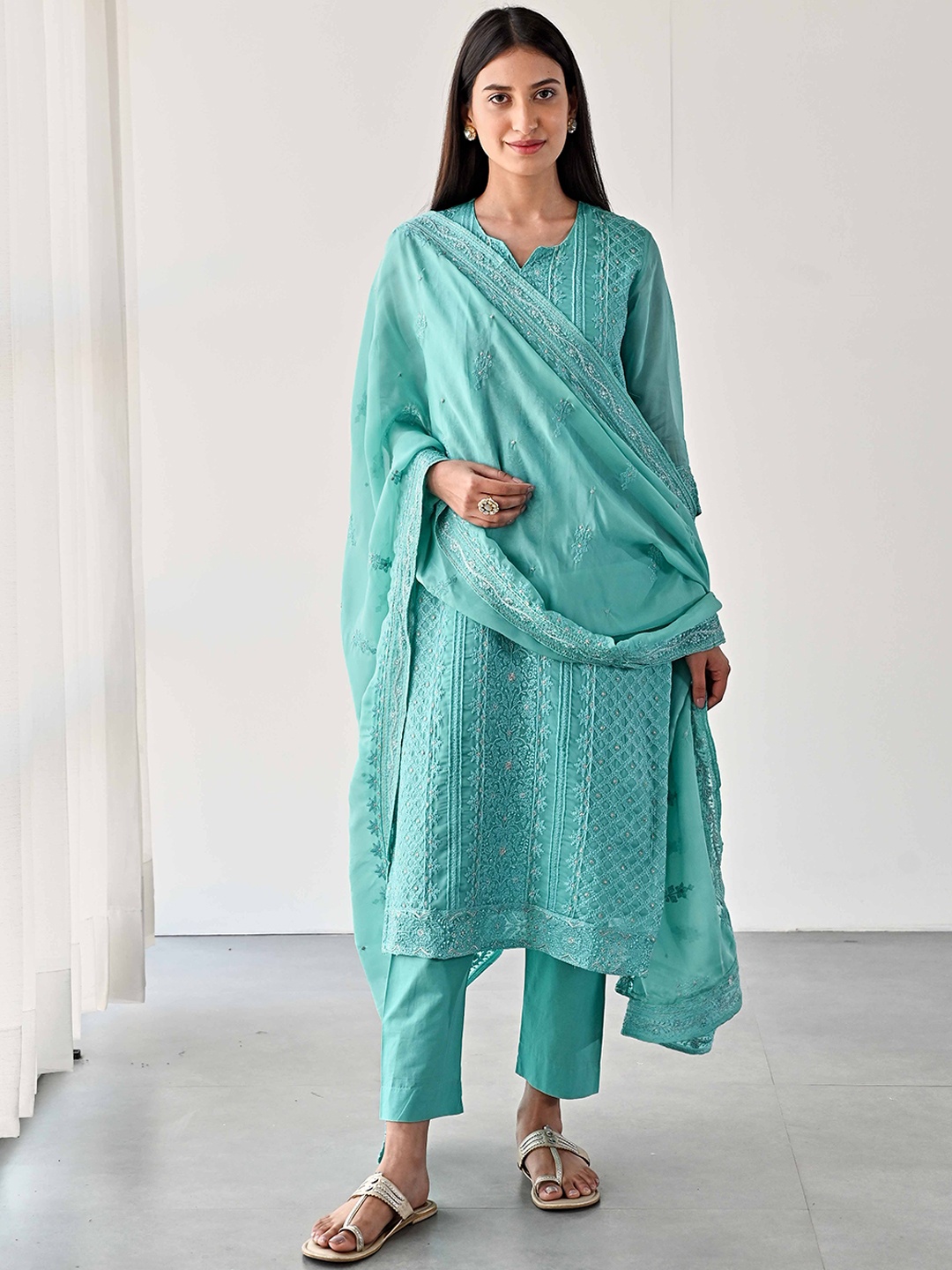 Meena Bazaar Ethnic Motifs Embroidered Kurta with Trousers & Dupatta, Turquoise blue
Meena Bazaar Ethnic Motifs Embroidered Kurta with Trousers & Dupatta, Turquoise blue