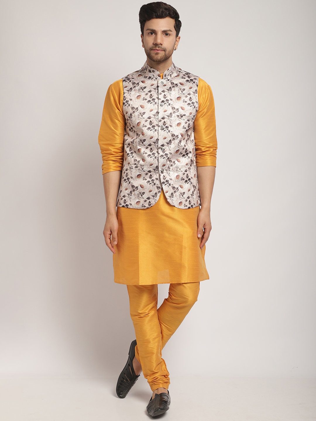 Kaifoo Band Collar Floral Printed Straight Kurta with Churidar & Nehru Jacket, Mustard
Kaifoo Band Collar Floral Printed Straight Kurta with Churidar & Nehru Jacket, Mustard