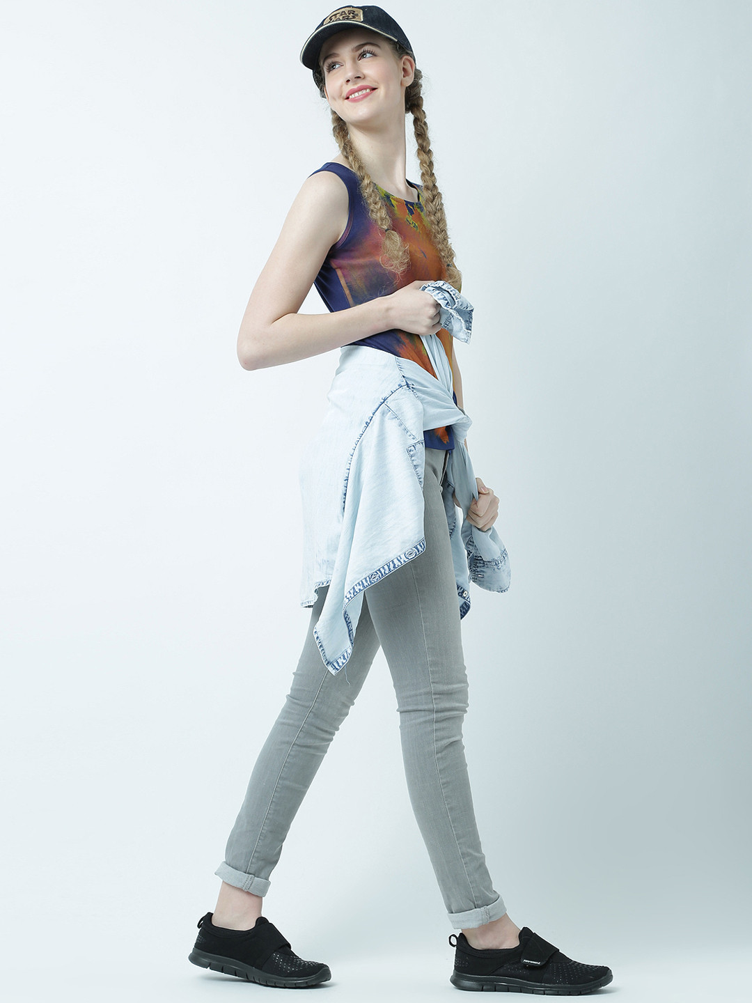 Huetrap Women Navy Blue Printed Tank Pure Cotton Top 
Huetrap Women Navy Blue Printed Tank Pure Cotton Top