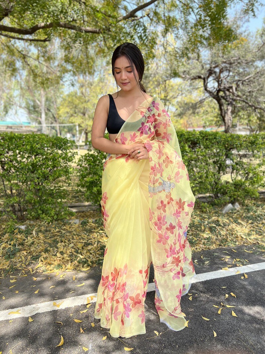 Atulyam Tex World Floral Printed Sequinned Organza Saree, Yellow