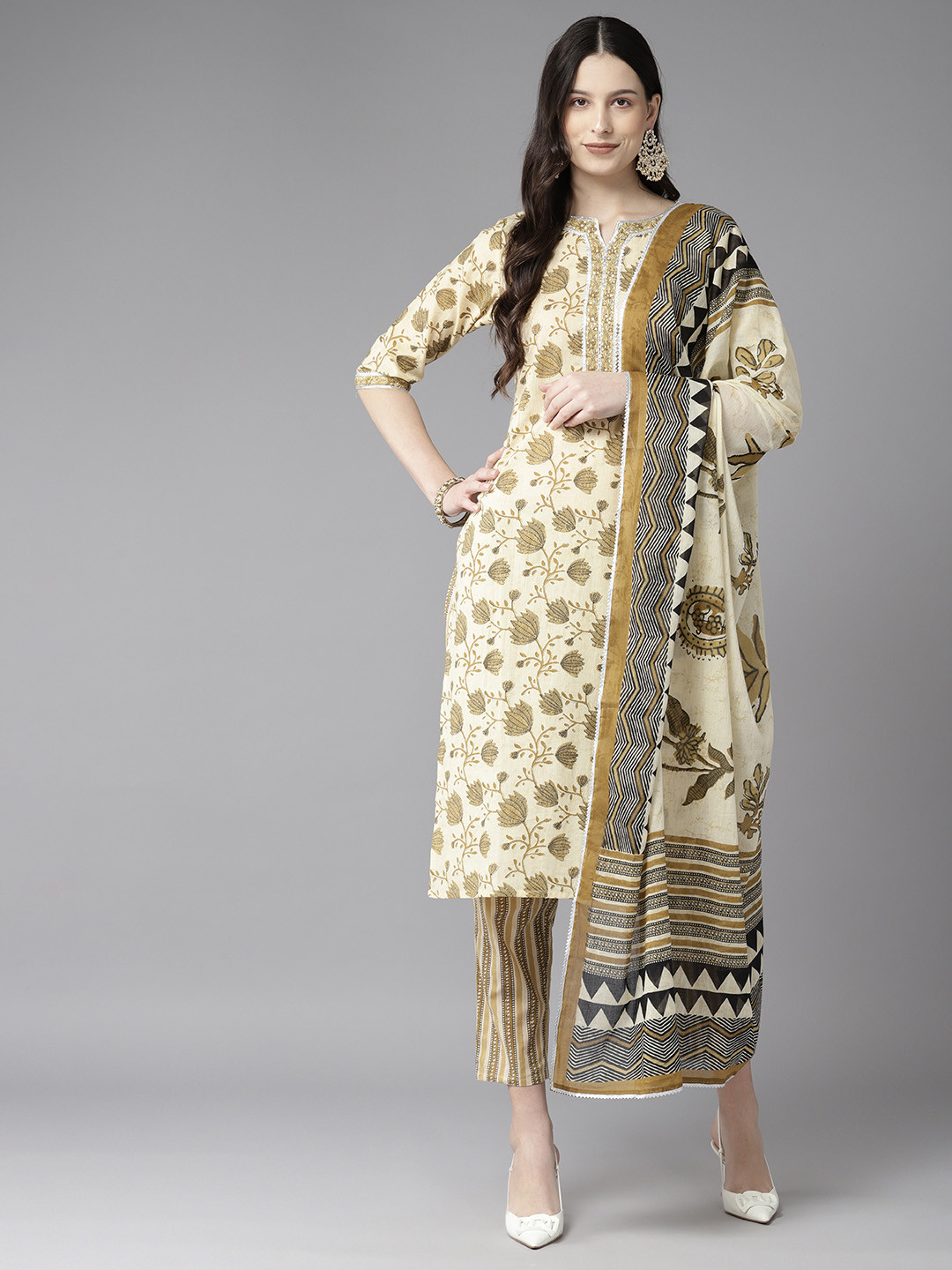 Ginni Arora Label Women Floral Printed Gotta Patti Cotton Kurta with Palazzos & Dupatta, Beige
Ginni Arora Label Women Floral Printed Gotta Patti Cotton Kurta with Palazzos & Dupatta, Beige