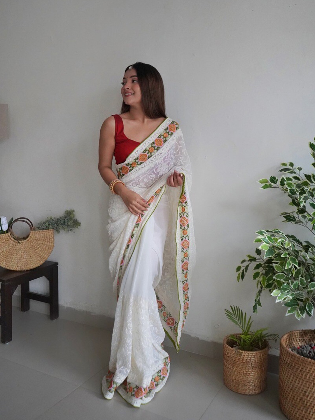 Atulyam Tex World Floral Chikankari Pure Georgette Saree, White