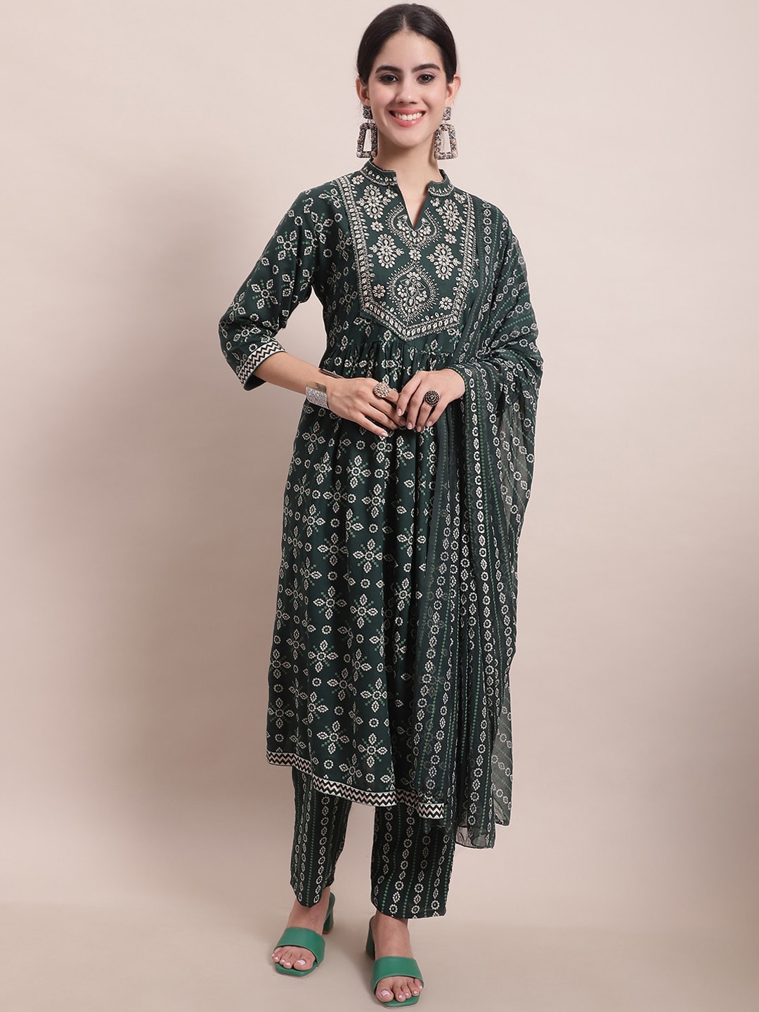 KALINI Ethnic Motifs Embroidered Pleated Thread Work Kurta with Trousers & With Dupatta, Green
KALINI Ethnic Motifs Embroidered Pleated Thread Work Kurta with Trousers & With Dupatta, Green