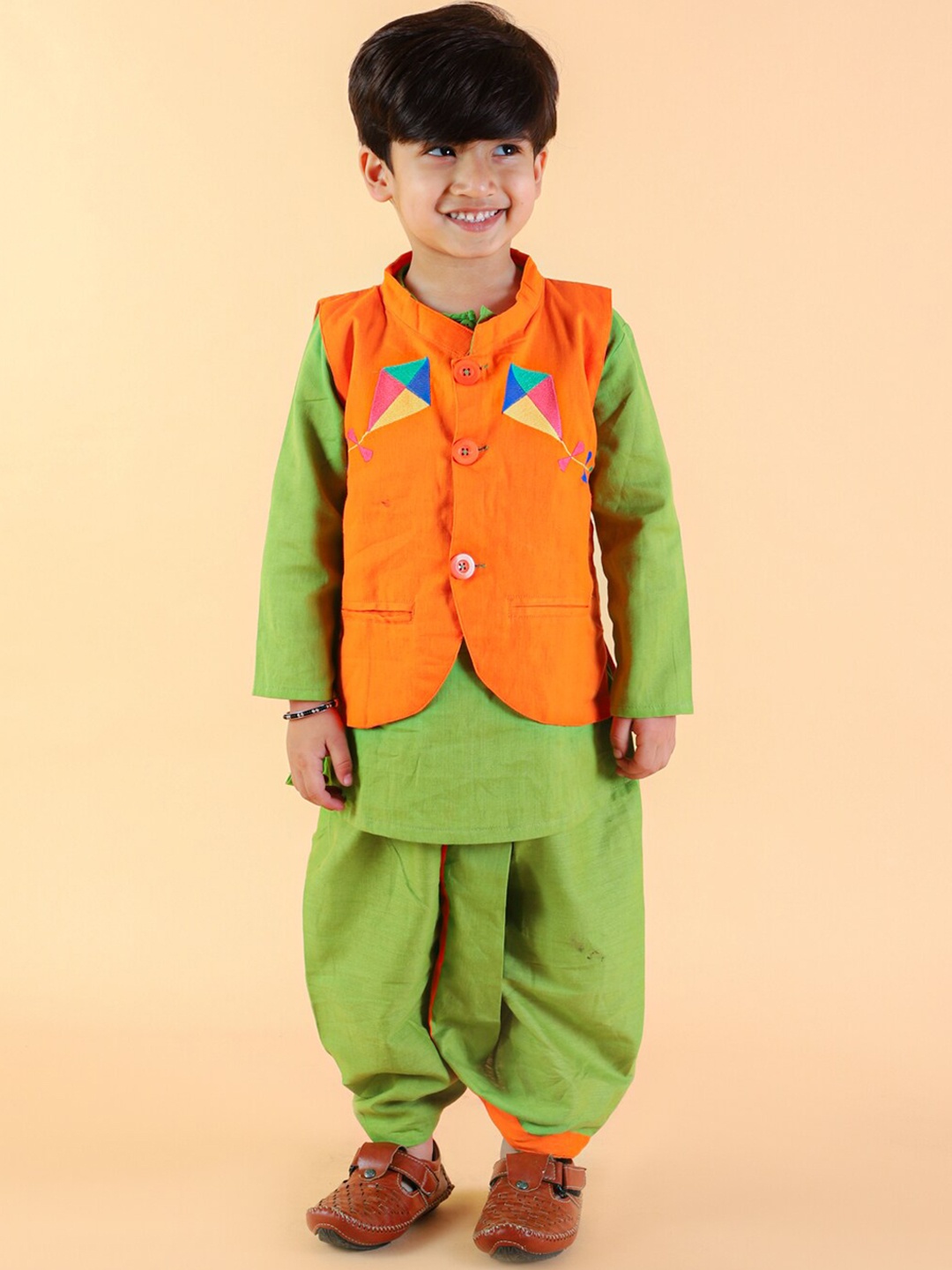 BAESD Boys Mandarin Collar Pure Cotton Kurta with Dhoti Pants & Embroidered Nehru Jacket, Green
BAESD Boys Mandarin Collar Pure Cotton Kurta with Dhoti Pants & Embroidered Nehru Jacket, Green