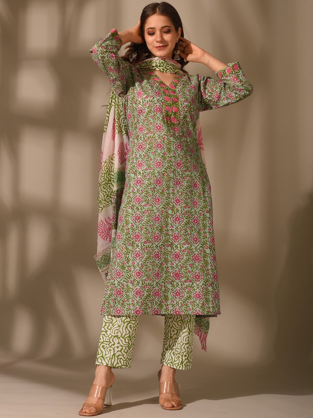 DIMPLE DESIGN STUDIO Floral Printed Regular Pure Cotton Kurta With Trousers & Dupatta, Green
DIMPLE DESIGN STUDIO Floral Printed Regular Pure Cotton Kurta With Trousers & Dupatta, Green