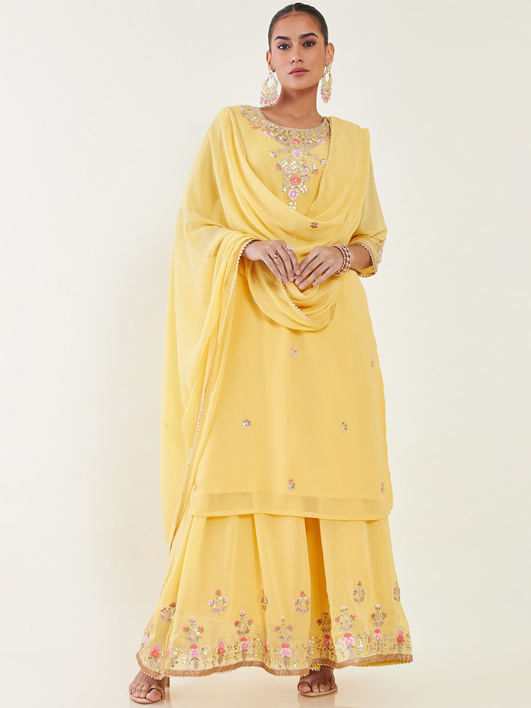 Soch Floral Embroidered Regular Gotta Patti Kurta with Palazzos & With Dupatta, Yellow
Soch Floral Embroidered Regular Gotta Patti Kurta with Palazzos & With Dupatta, Yellow