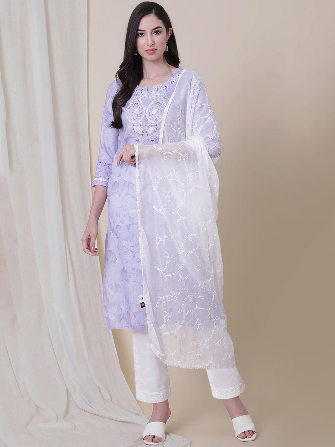 Be Indi Women Ethnic Motifs Embroidered Cotton Linen Kurta Set with Trouser & Dupatta, Purple
Be Indi Women Ethnic Motifs Embroidered Cotton Linen Kurta Set with Trouser & Dupatta, Purple