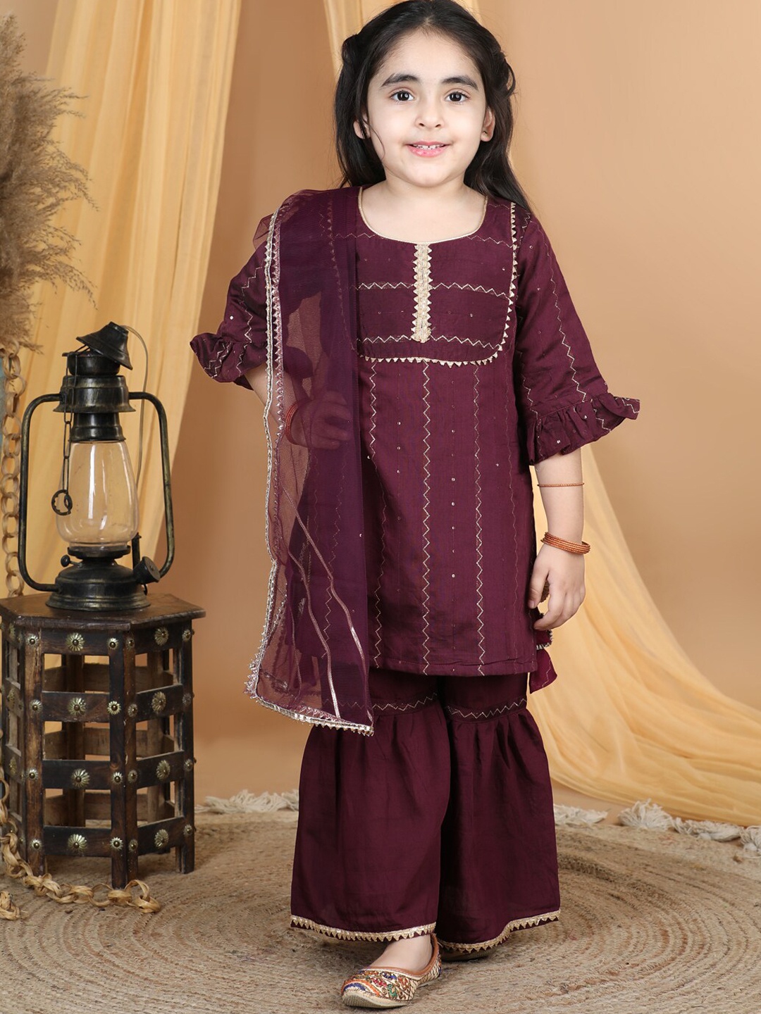 Here&Now X Kinder KidsGirls Embroidered Gotta Patti Pure Cotton Kurta with Sharara & Dupatta, Burgundy
Here&Now X Kinder KidsGirls Embroidered Gotta Patti Pure Cotton Kurta with Sharara & Dupatta, Burgundy