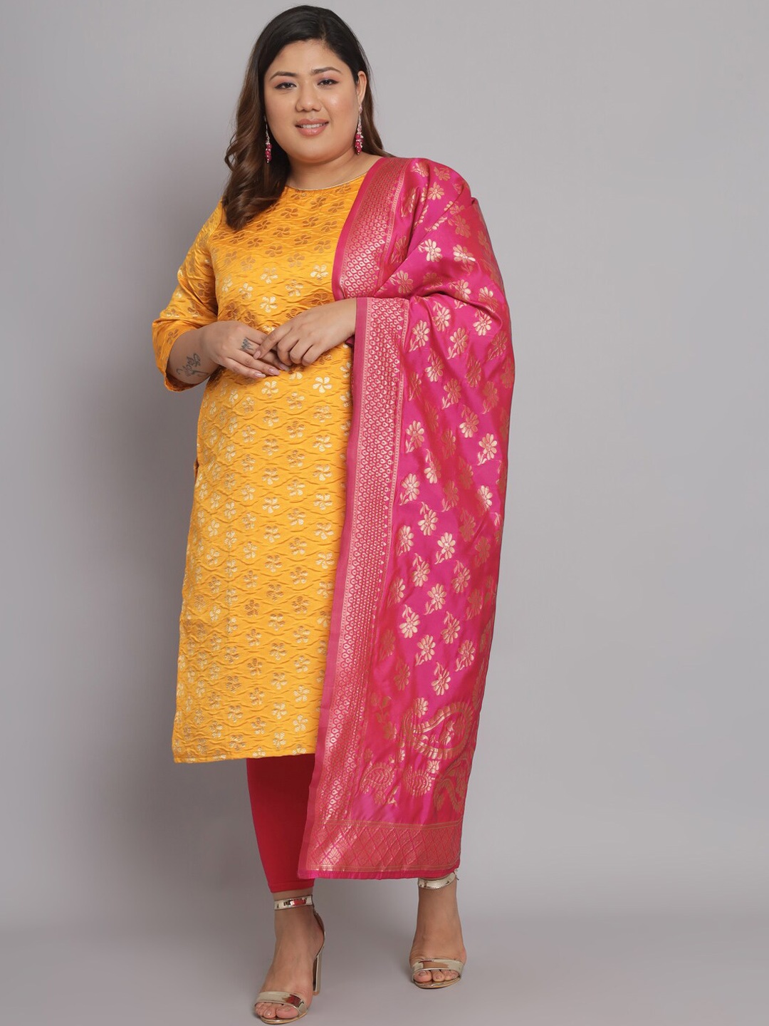 KALINI Women Mustard Yellow Geometric Printed Keyhole Neck Flared Sleeves Thread Work Kurta
KALINI Women Mustard Yellow Geometric Printed Keyhole Neck Flared Sleeves Thread Work Kurta