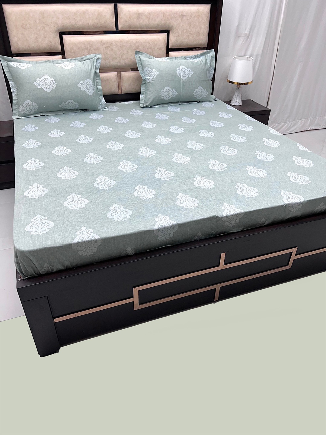 Pure Decor Velar Green & White Ethnic Motifs 400 TC King Bedsheet With 2 Pillow Covers
Pure Decor Velar Green & White Ethnic Motifs 400 TC King Bedsheet With 2 Pillow Covers