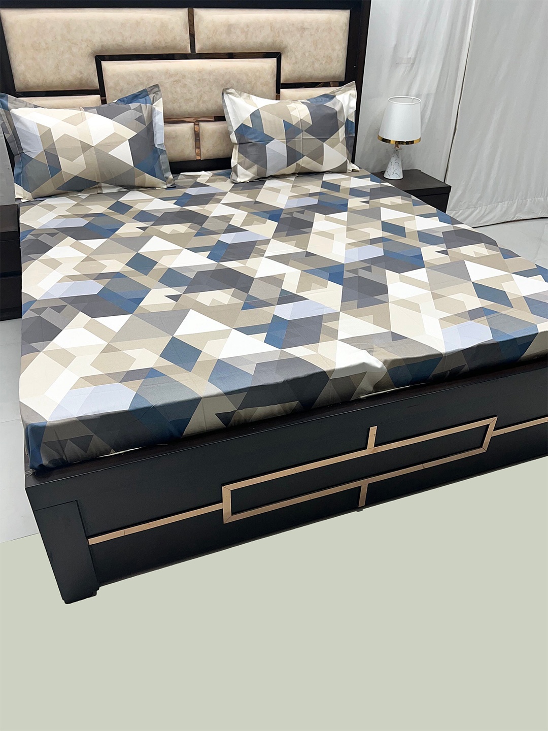 Pure Decor Divine Fur Blue & White Geometric 500 TC King Bedsheet with 2 Pillow Covers
Pure Decor Divine Fur Blue & White Geometric 500 TC King Bedsheet with 2 Pillow Covers