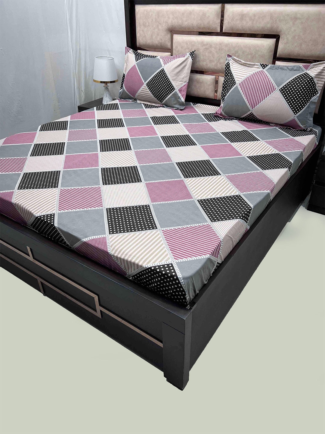 Pure Decor Castle White & Pink Geometric 300 TC Fitted King Bedsheet with 2 Pillow Covers
Pure Decor Castle White & Pink Geometric 300 TC Fitted King Bedsheet with 2 Pillow Covers
