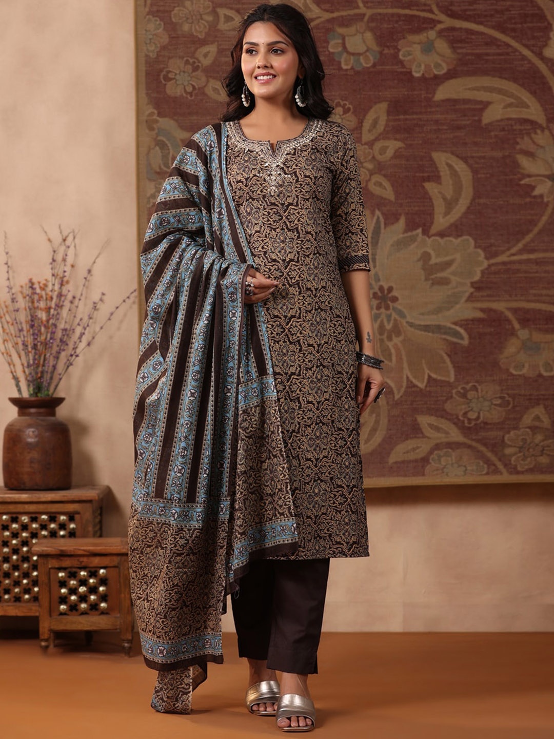 Readiprint Fashions Ethnic Motifs Printed Pure Cotton Kurta with Trousers & Dupatta, Coffee brown
Readiprint Fashions Ethnic Motifs Printed Pure Cotton Kurta with Trousers & Dupatta, Coffee brown