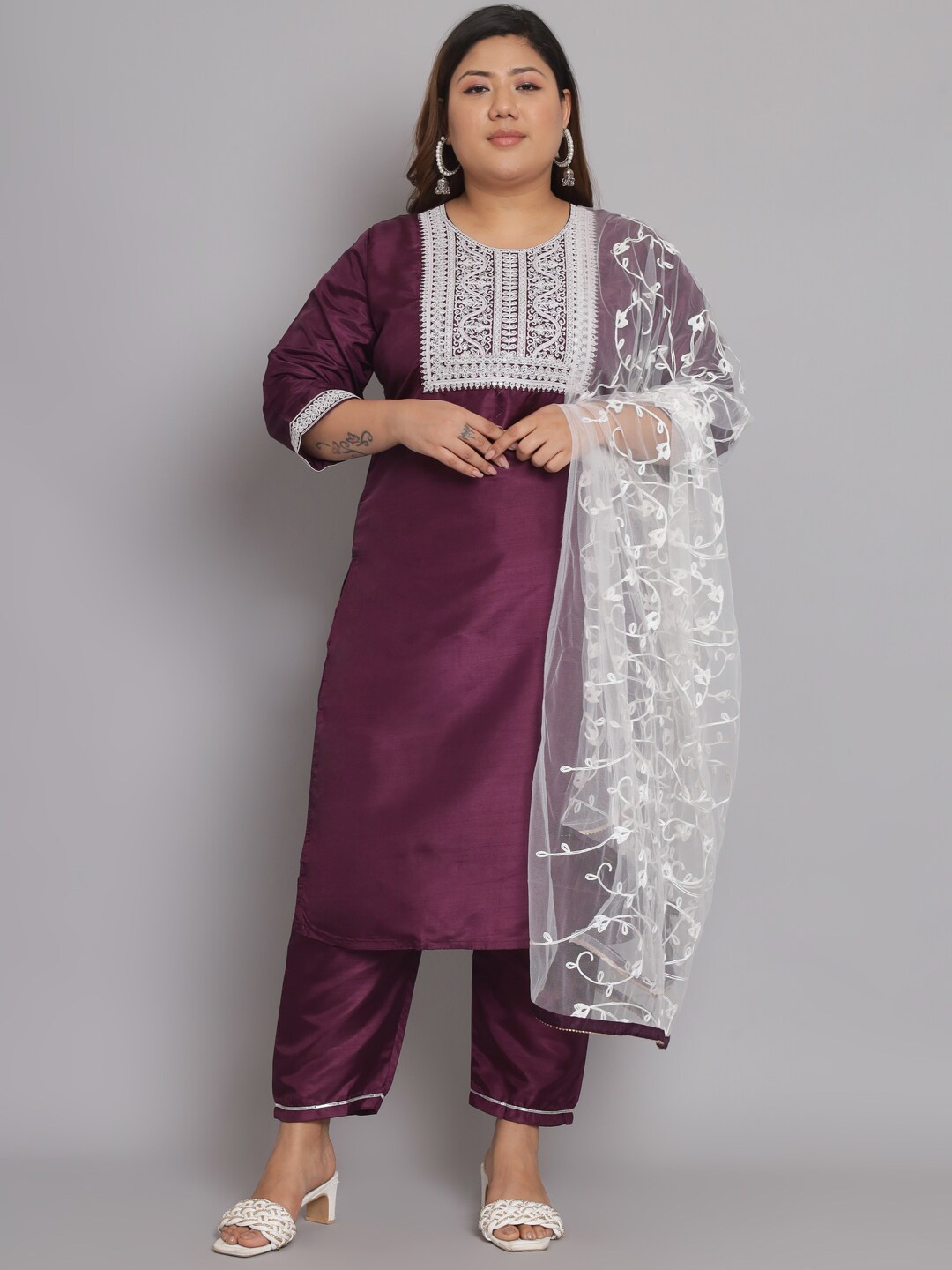 KALINI Plus Size Ethnic Motifs Embroidered Sequinned Kurta With Trousers & Dupatta, Purple
KALINI Plus Size Ethnic Motifs Embroidered Sequinned Kurta With Trousers & Dupatta, Purple