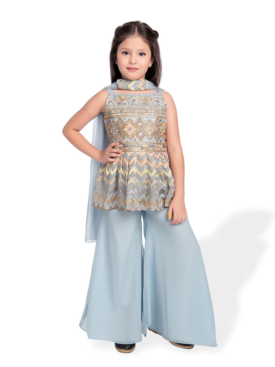 BETTY Girls Ethnic Motifs Embroidered Regular Sequinned Kurta With Sharara & Dupatta, Blue
BETTY Girls Ethnic Motifs Embroidered Regular Sequinned Kurta With Sharara & Dupatta, Blue