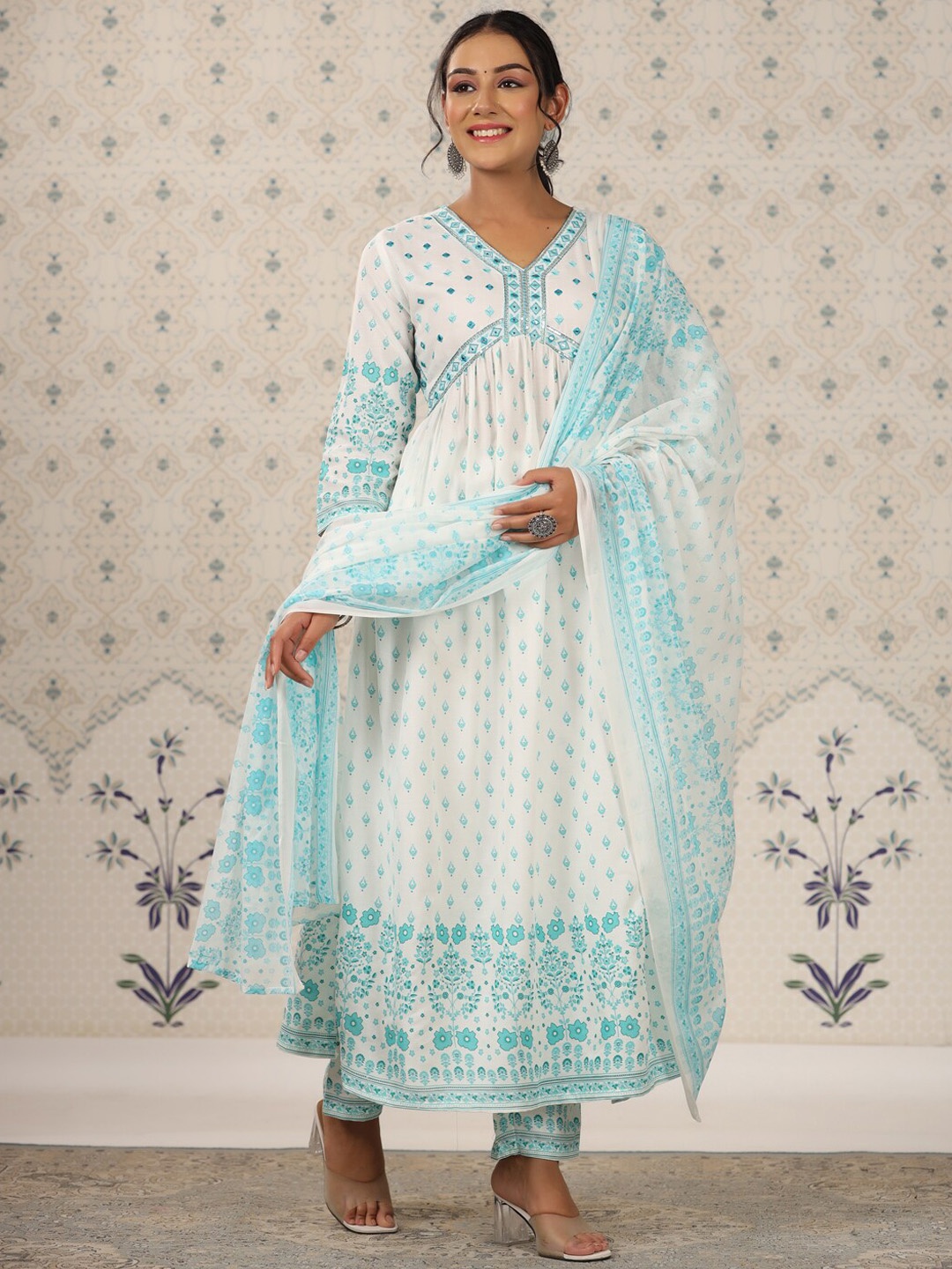 Ode by House of Pataudi Turquoise Blue Floral Printed Empire Kurta with Trousers & Dupatta
Ode by House of Pataudi Turquoise Blue Floral Printed Empire Kurta with Trousers & Dupatta